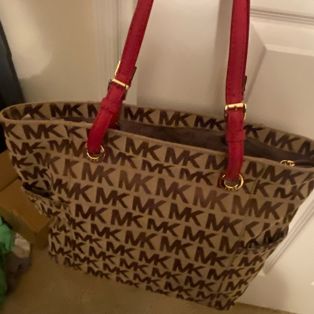 Gently used MK east-west jet set tote bag in signature fabric, red straps